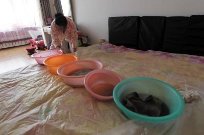 安新楼上漏水，住户失联，小区没物管，业主维权难！律师来支招……